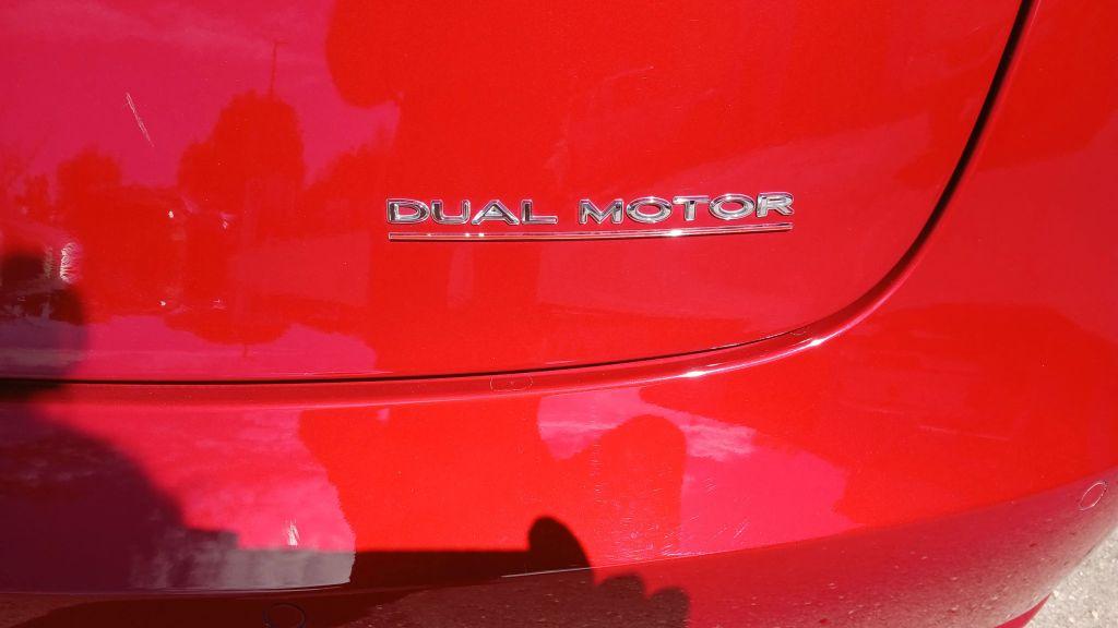 Tesla Model 3 - Thumbnail 11