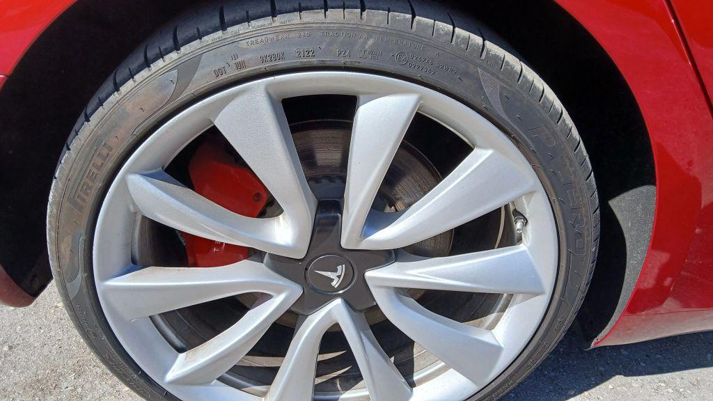 Tesla Model 3 - Thumbnail 17