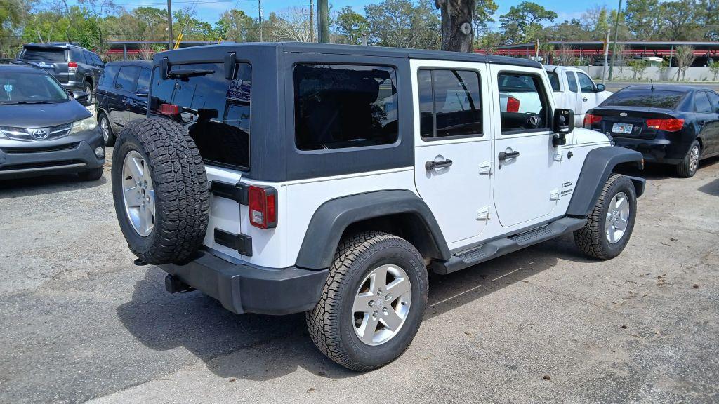 Jeep Wrangler - Thumbnail 11