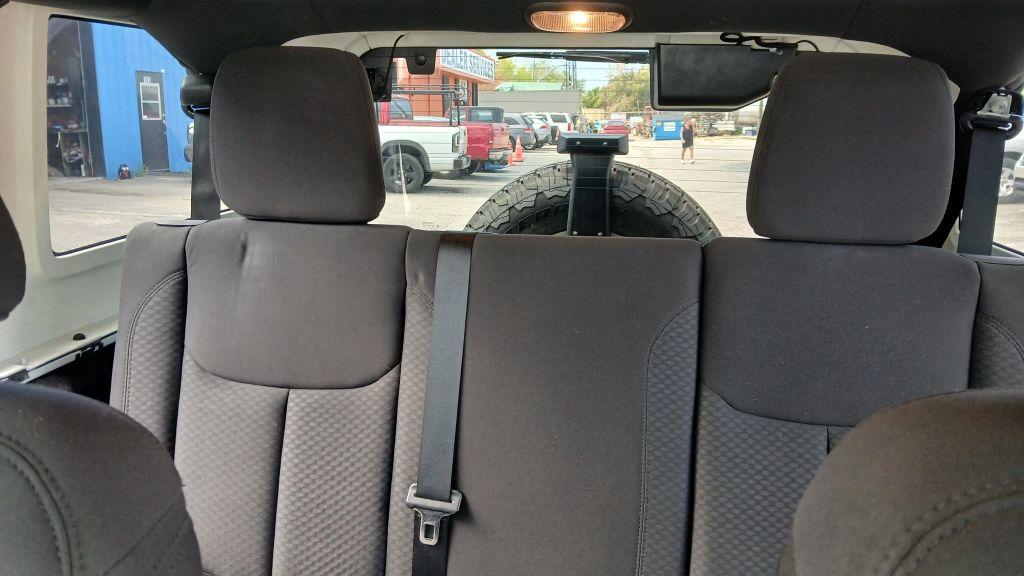 Jeep Wrangler - Thumbnail 4