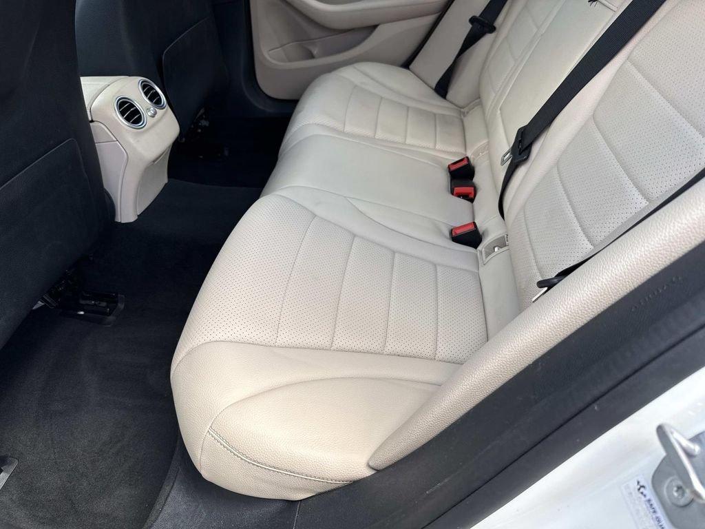 Mercedes-Benz C 300 - Thumbnail 17