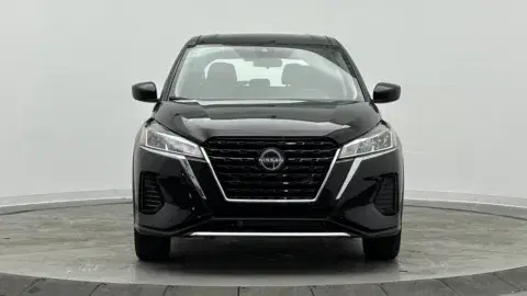 Nissan Kicks S - Thumbnail 3