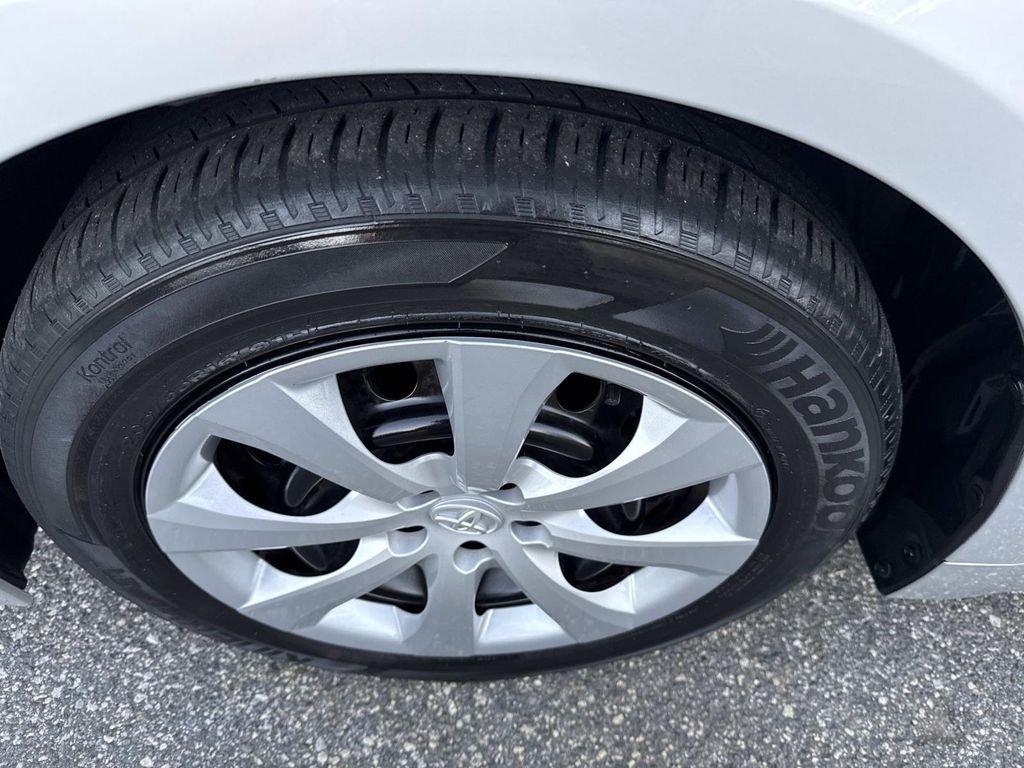 Toyota Corolla Le - Thumbnail 13