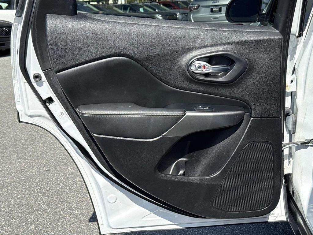 Jeep Cherokee Latitude Lux - Thumbnail 14