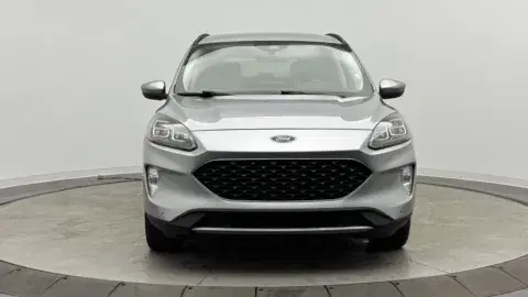Ford Escape Titanium Hybrid - Thumbnail 3