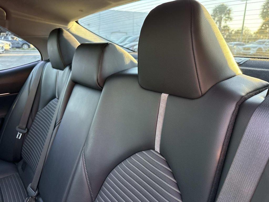 Toyota Camry Se - Thumbnail 17