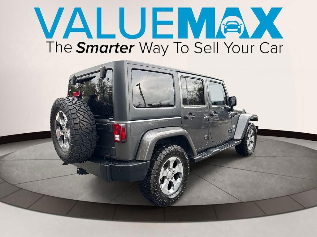 Jeep Wrangler Unlimited Sahara - Thumbnail 4