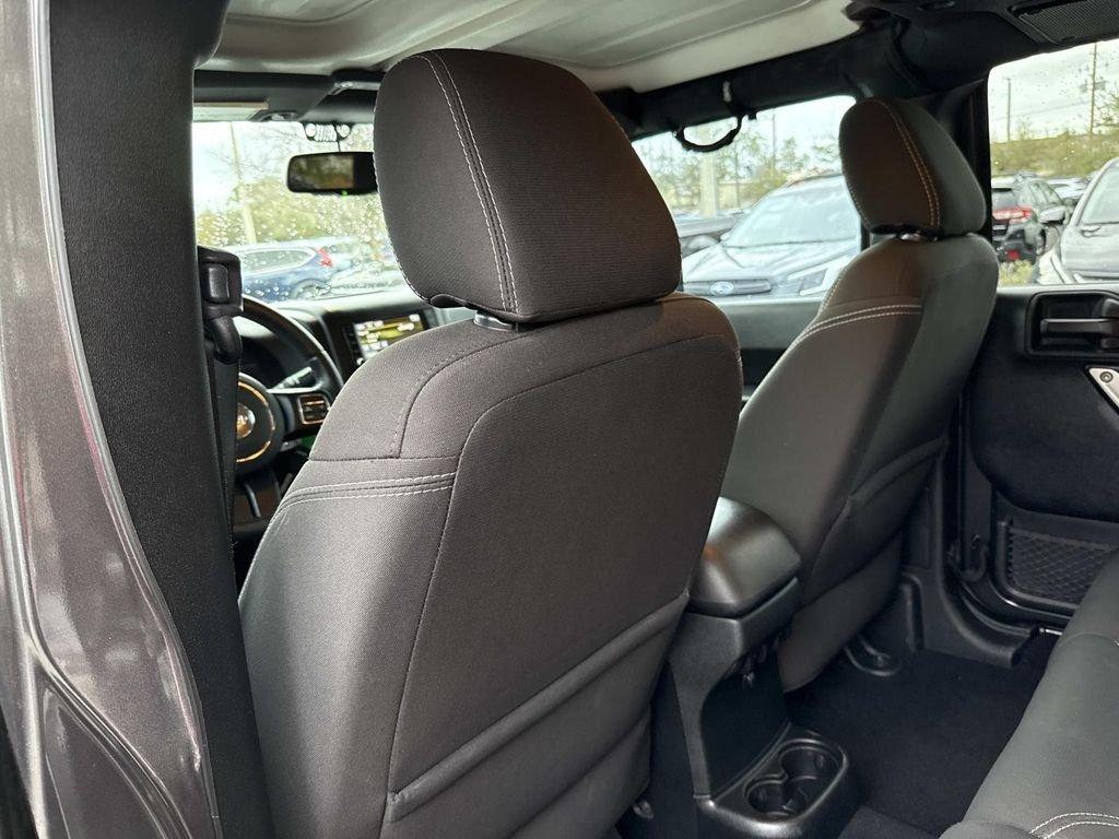 Jeep Wrangler Unlimited Sahara - Thumbnail 17