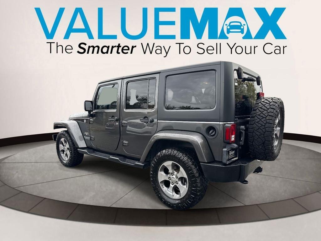 Jeep Wrangler Unlimited Sahara - Thumbnail 6