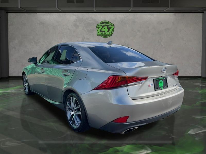 Lexus Is 300 - Thumbnail 4