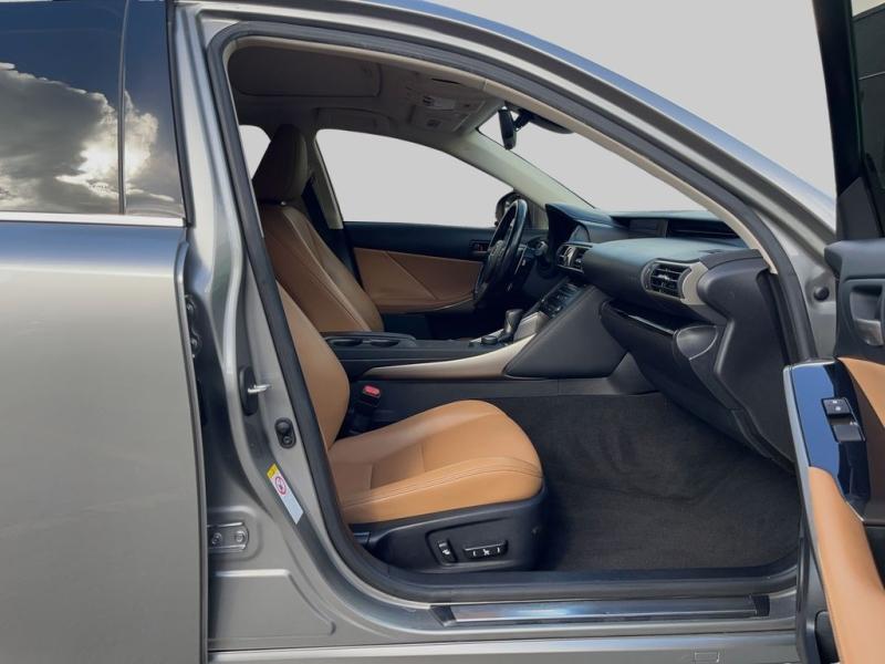 Lexus Is 300 - Thumbnail 14