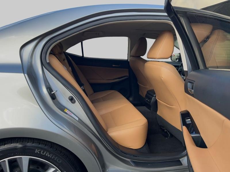 Lexus Is 300 - Thumbnail 13