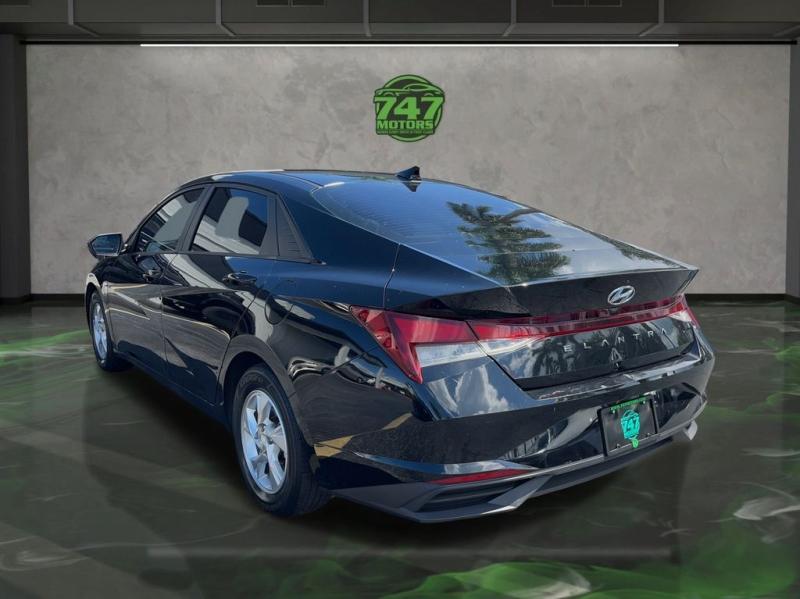 Hyundai Elantra Se - Thumbnail 4