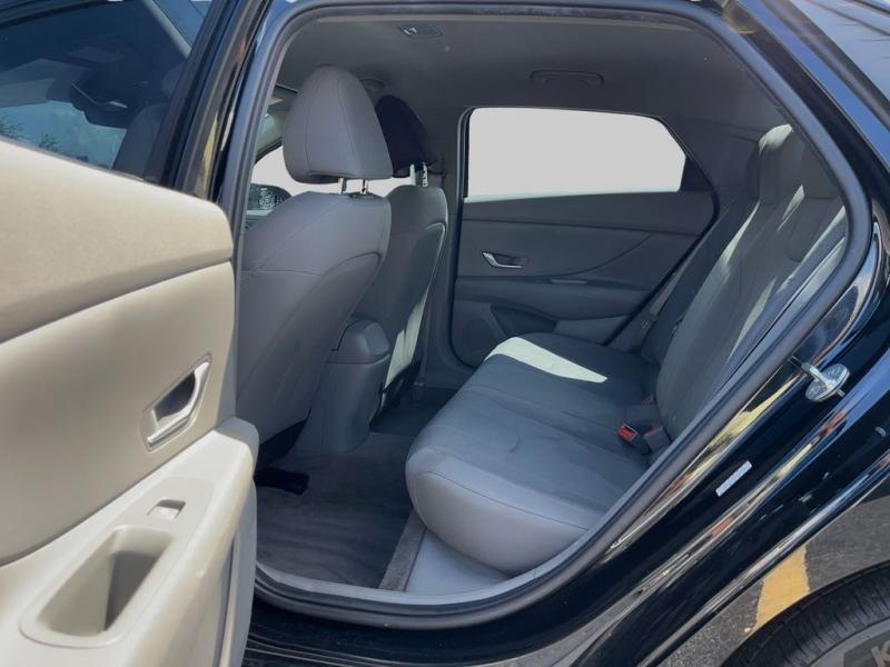 Hyundai Elantra Se - Thumbnail 12