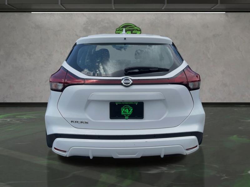 Nissan Kicks S - Thumbnail 5