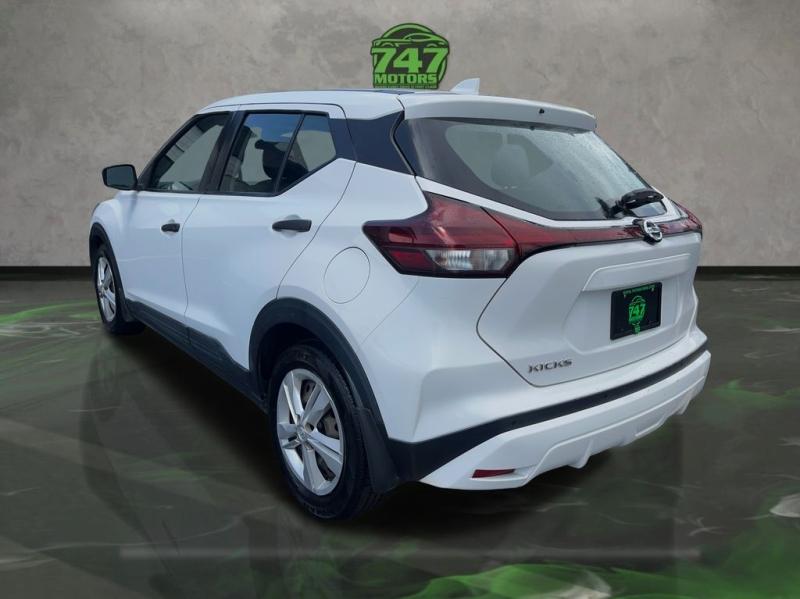 Nissan Kicks S - Thumbnail 4