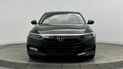 Honda Accord Sedan Touring - Thumbnail 3