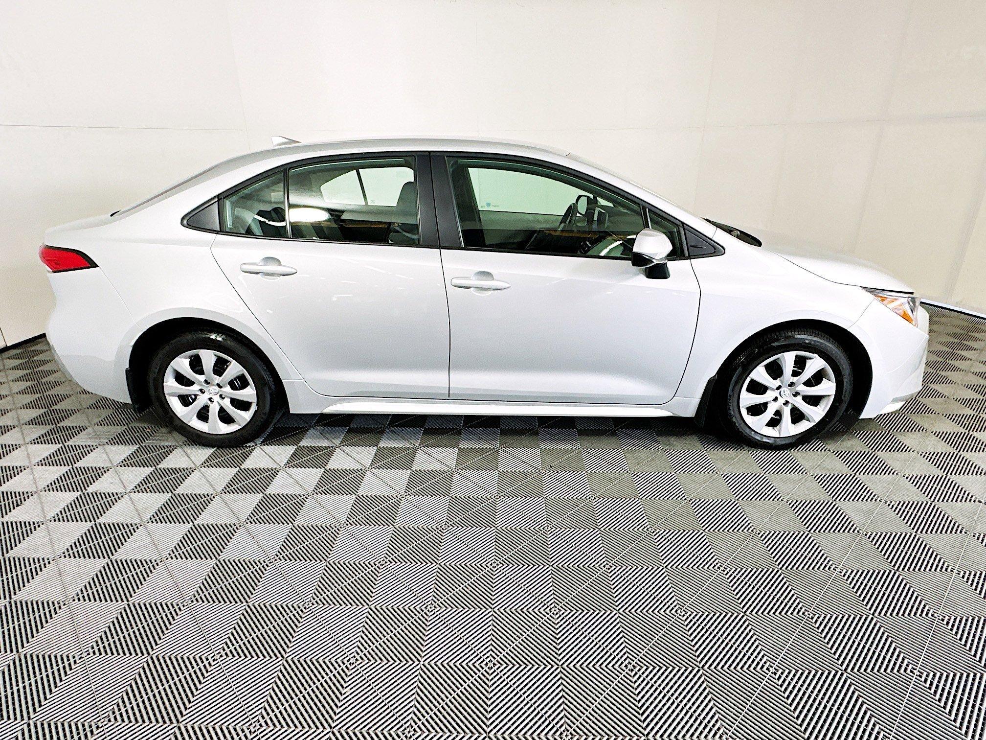 Toyota Corolla Le Fwd 4Dr Car - Thumbnail 3