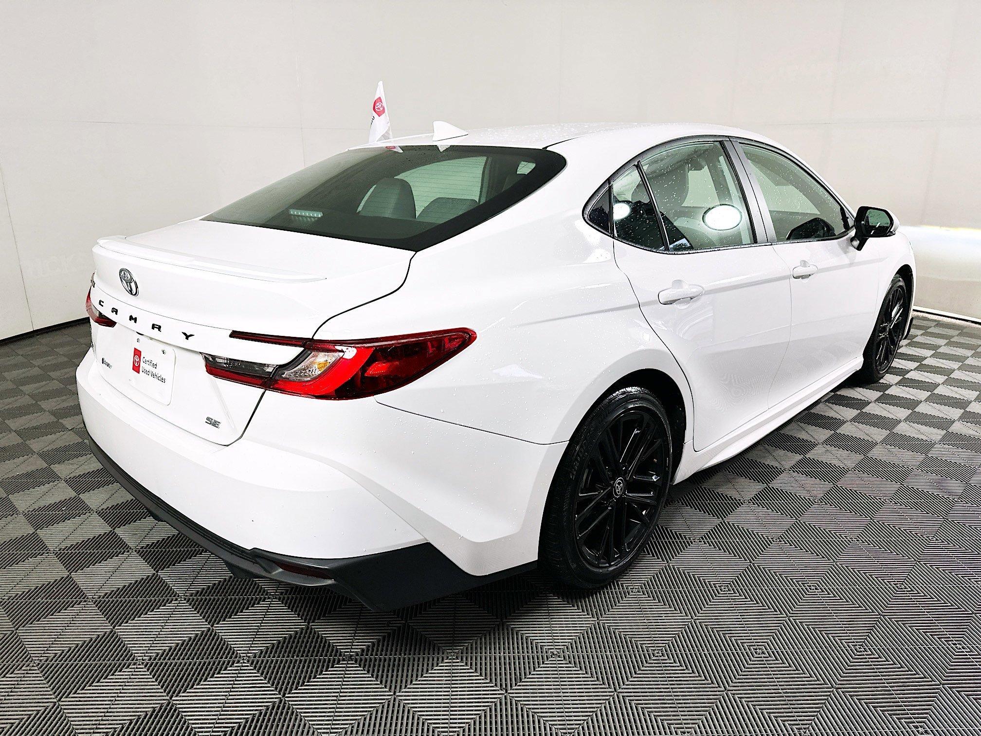 Toyota Camry Se Fwd 4Dr Car - Thumbnail 4