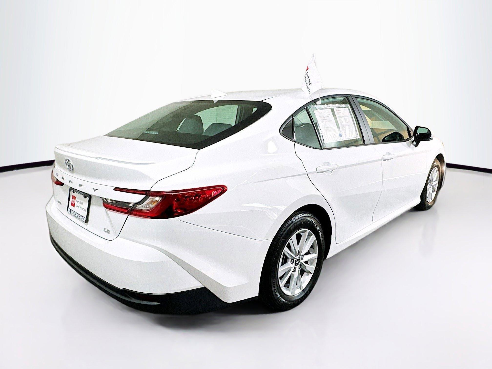 Toyota Camry Le Fwd 4Dr Car - Thumbnail 4