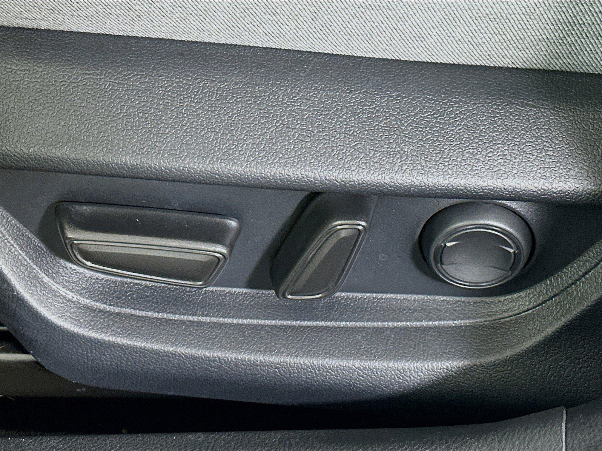 Toyota Camry Le Fwd 4Dr Car - Thumbnail 14