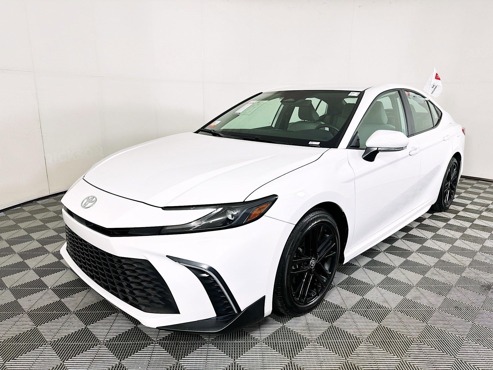 Toyota Camry Se Fwd 4Dr Car - Thumbnail 8