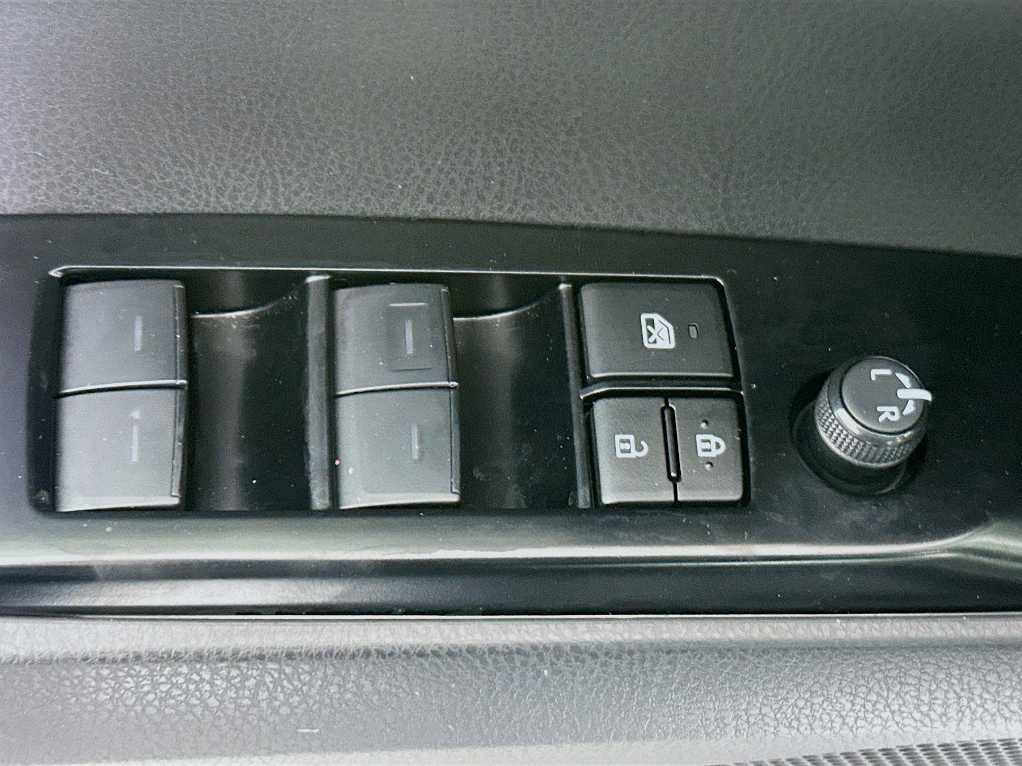 Toyota Camry Se Fwd 4Dr Car - Thumbnail 15