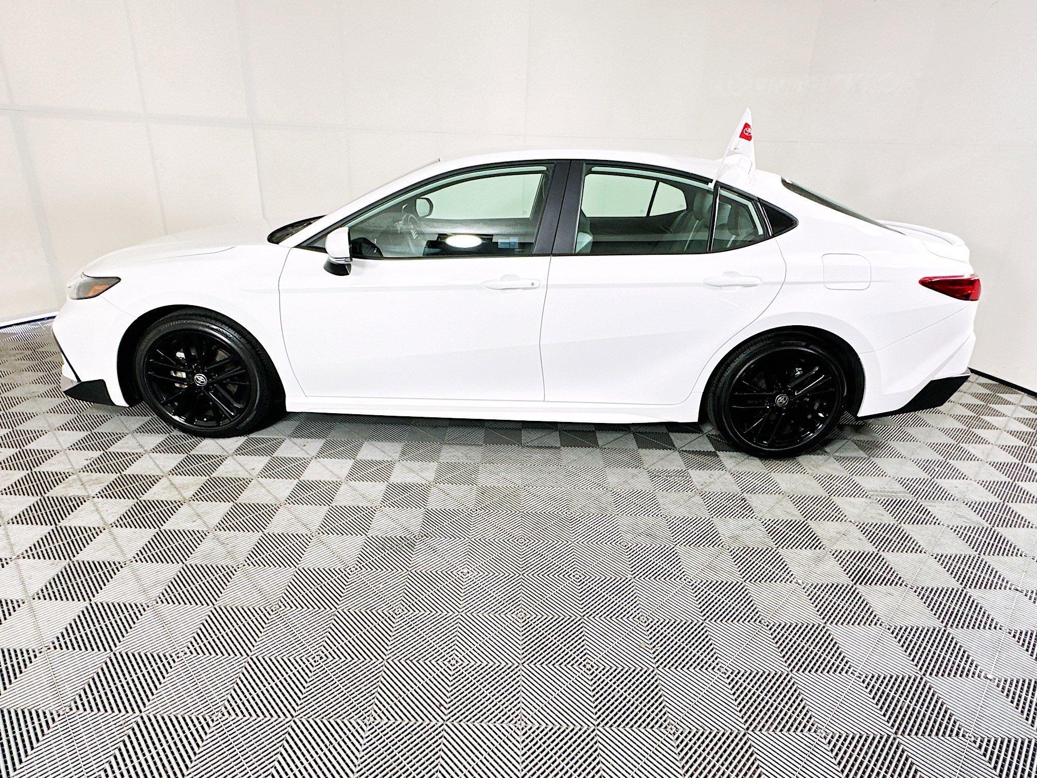 Toyota Camry Se Fwd 4Dr Car - Thumbnail 7