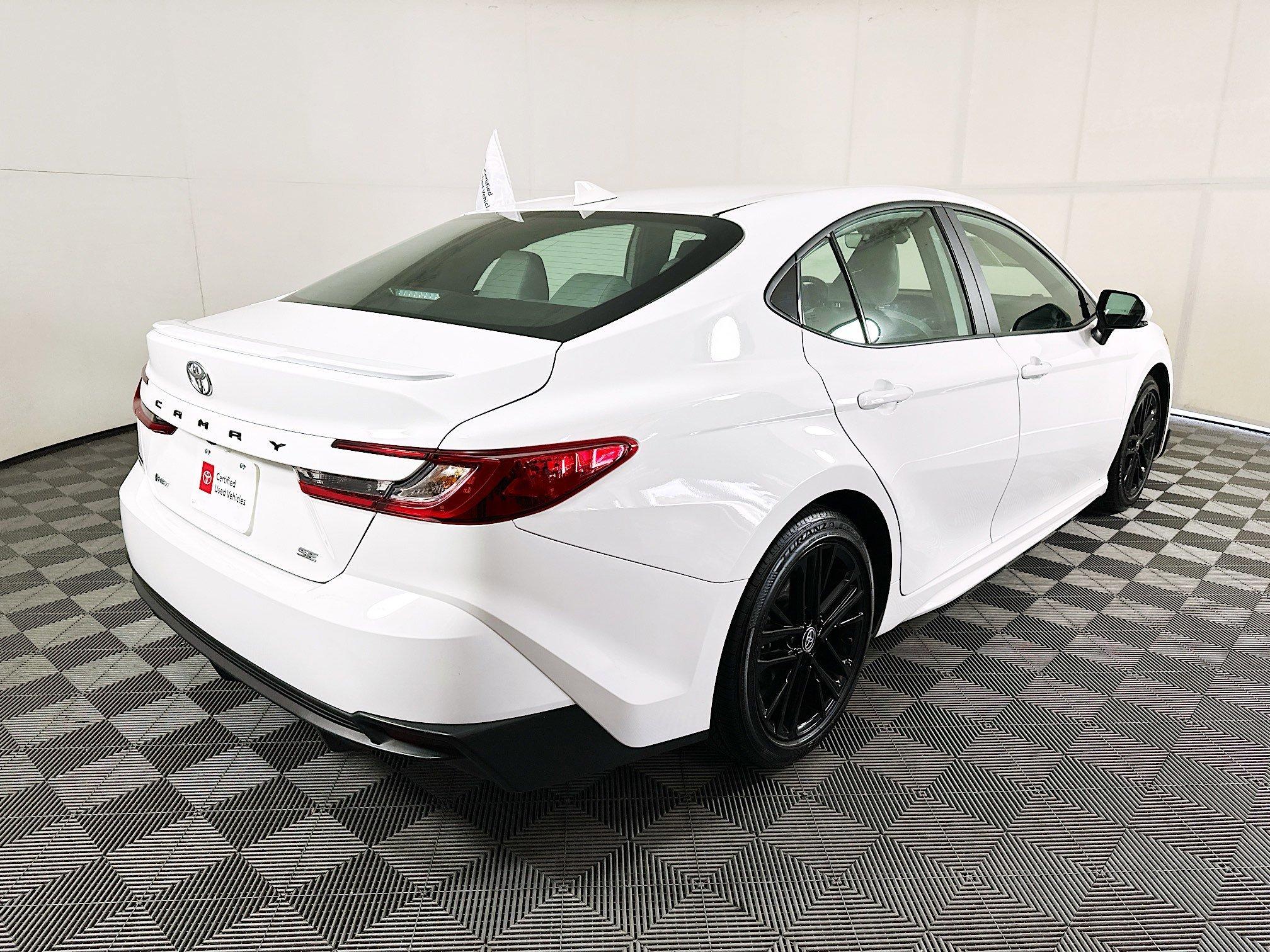 Toyota Camry Se Fwd 4Dr Car - Thumbnail 4