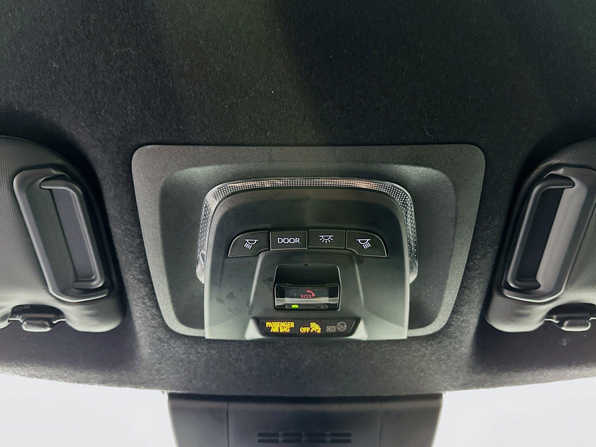 Toyota Corolla Cross Hybrid Se Awd Sport Utility - Thumbnail 19