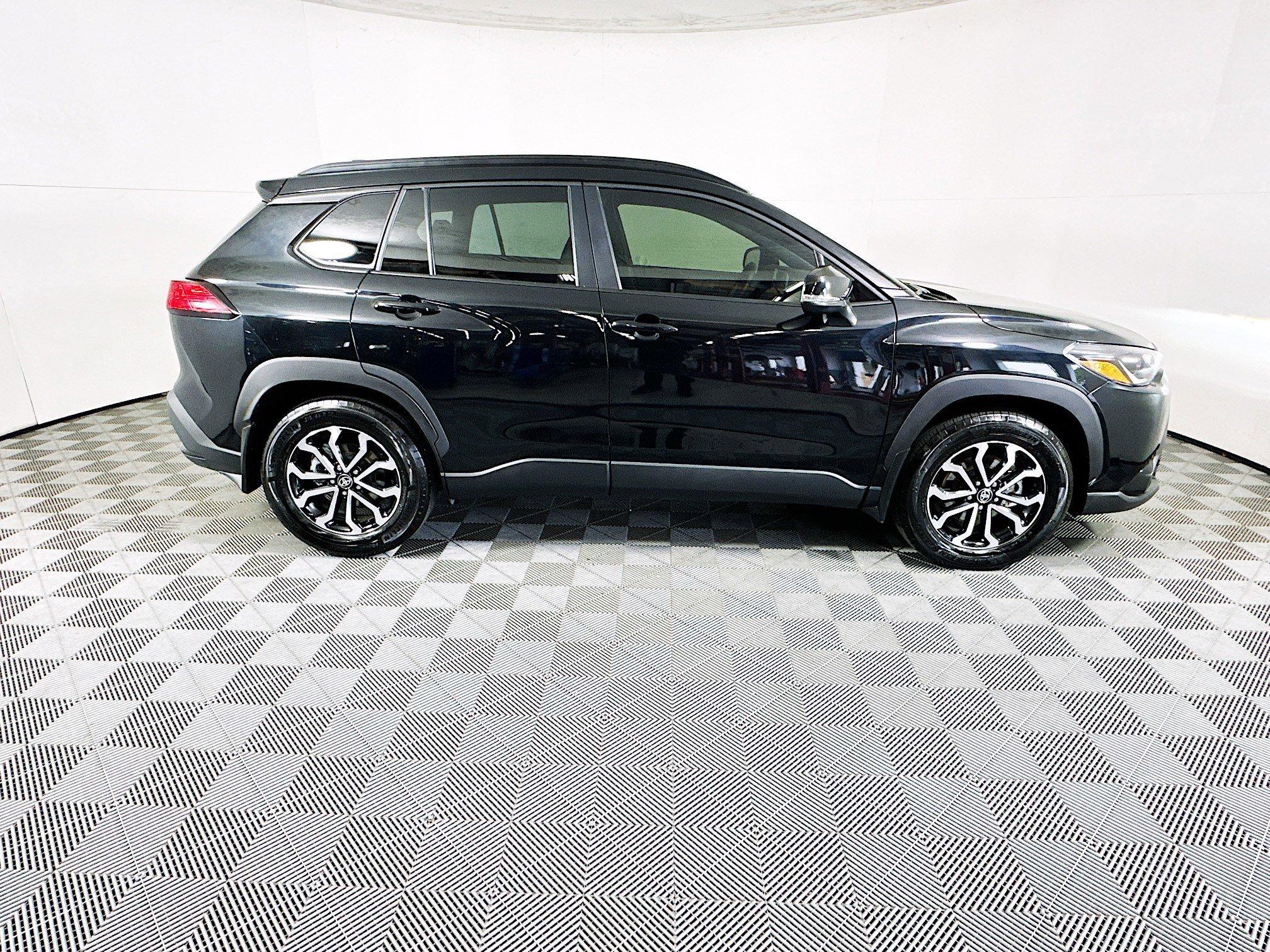 Toyota Corolla Cross Hybrid Se Awd Sport Utility - Thumbnail 3