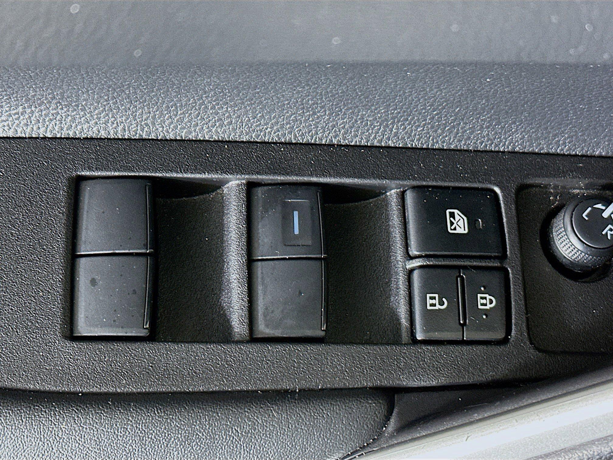 Toyota Corolla Cross Hybrid Se Awd Sport Utility - Thumbnail 15