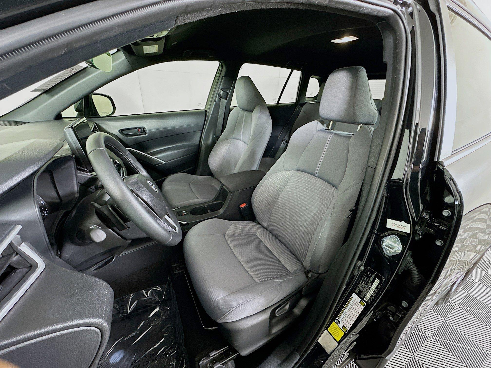 Toyota Corolla Cross Hybrid Se Awd Sport Utility - Thumbnail 13