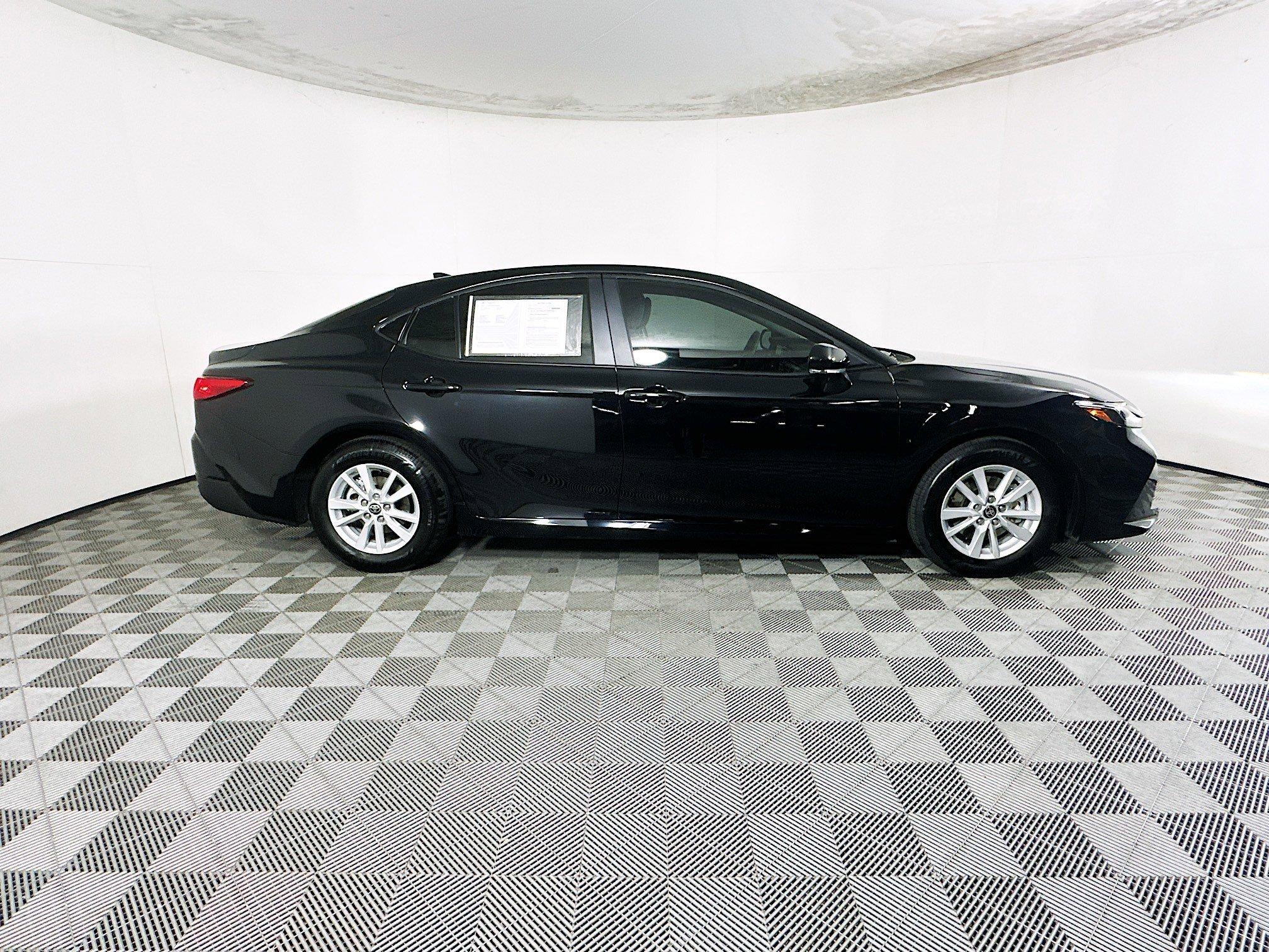 Toyota Camry Le Fwd 4Dr Car - Thumbnail 3