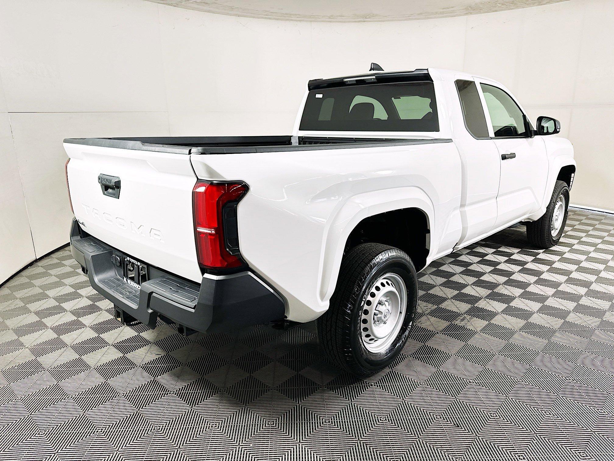 Toyota Tacoma 4Wd Sr 4Wd Extended Cab Pickup - Thumbnail 4