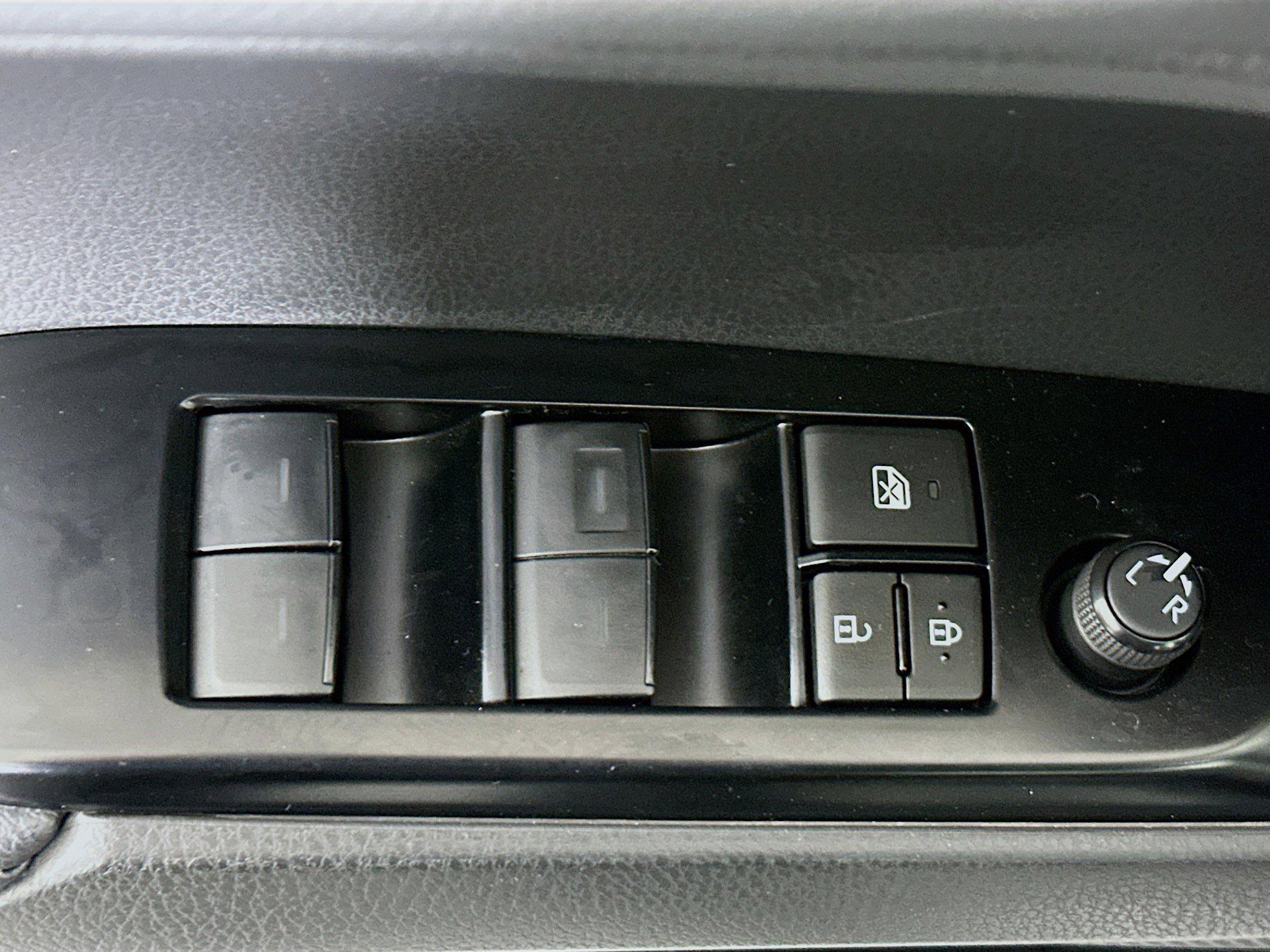 Toyota Camry Xse Fwd 4Dr Car - Thumbnail 15