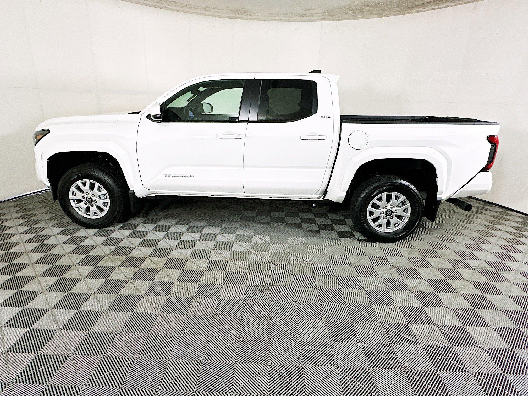 Toyota Tacoma 2Wd Sr5 Rwd Crew Cab Pickup - Thumbnail 7