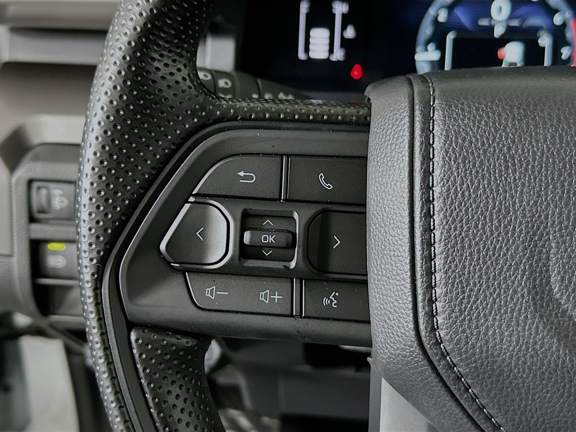 Toyota Tacoma 2Wd Sr5 Rwd Crew Cab Pickup - Thumbnail 17