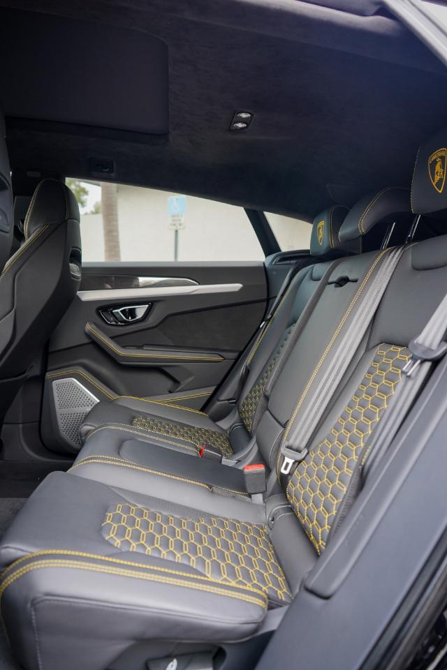 Lamborghini Urus - Thumbnail 2