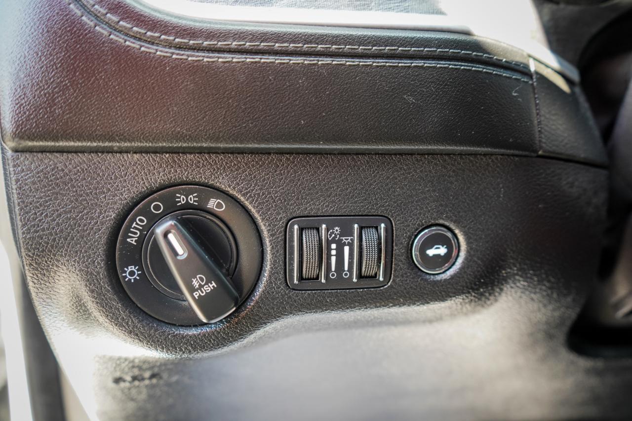 Dodge Charger - Thumbnail 15