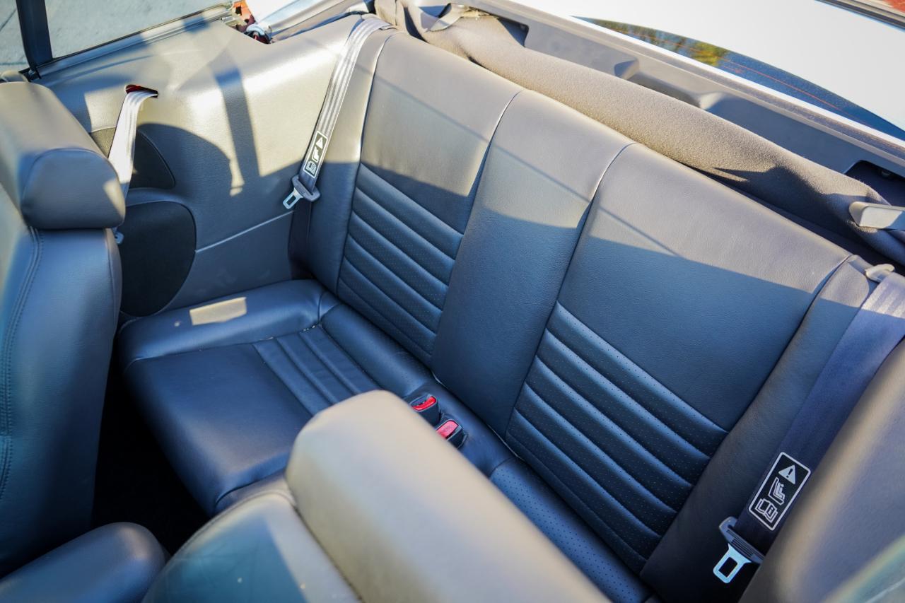 Ford Mustang - Thumbnail 2