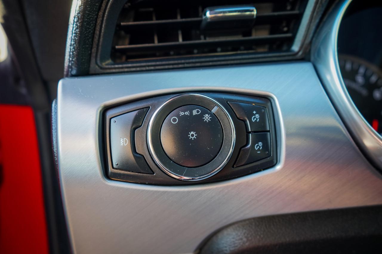 Ford Mustang - Thumbnail 14