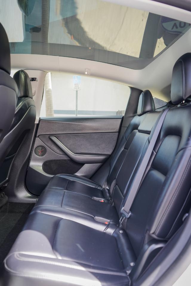Tesla Model Y - Thumbnail 17