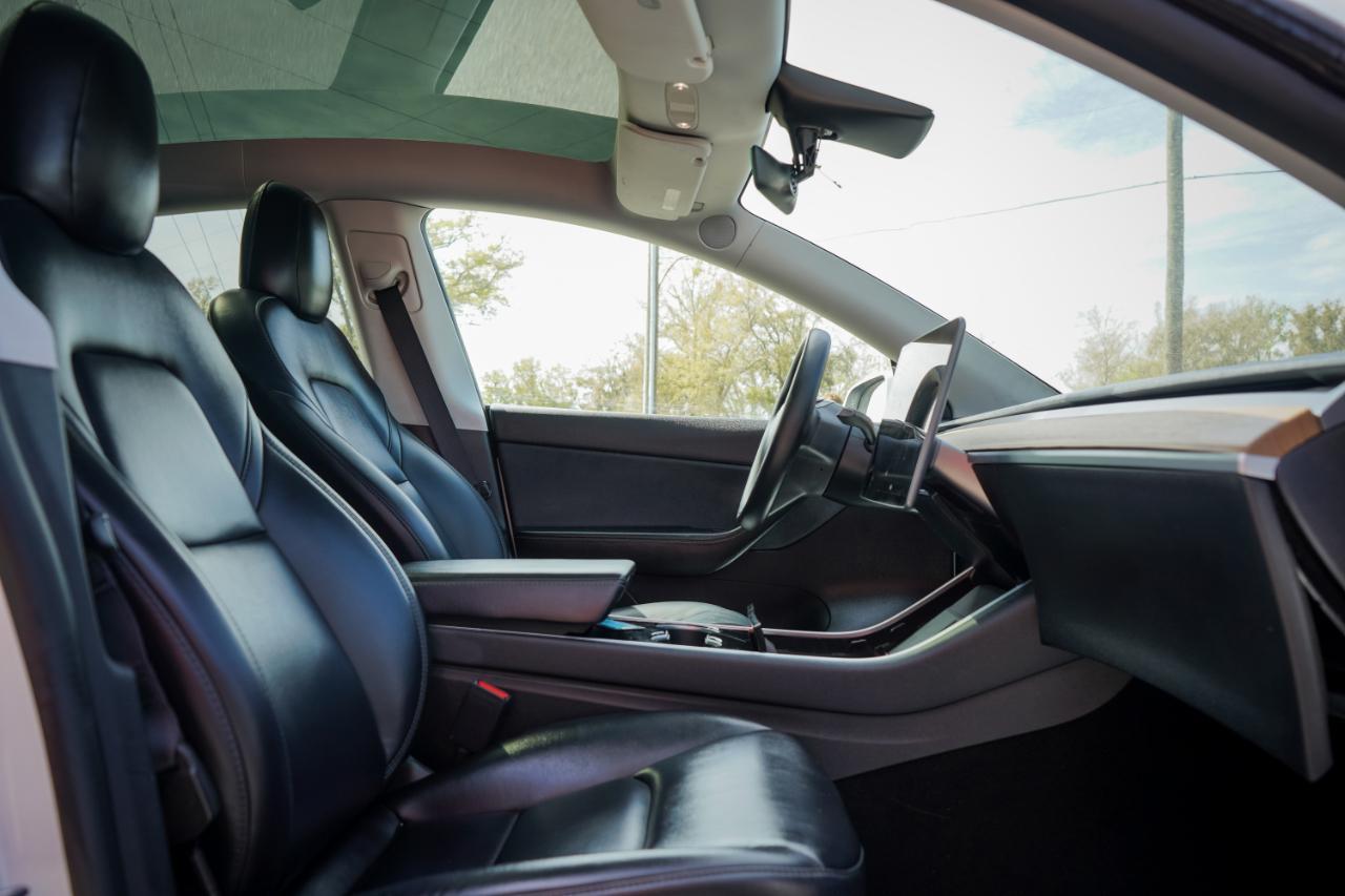 Tesla Model Y - Thumbnail 9