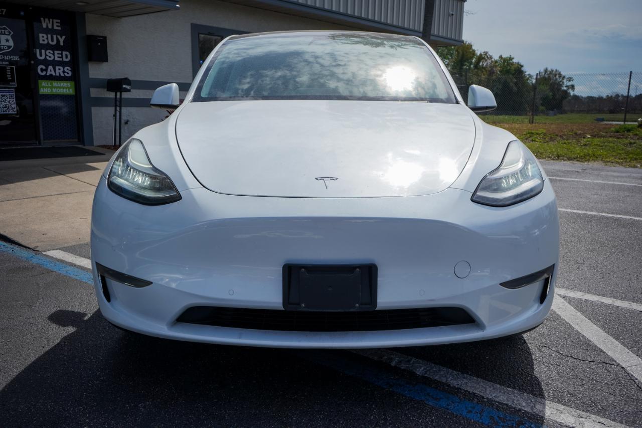 Tesla Model Y - Thumbnail 3