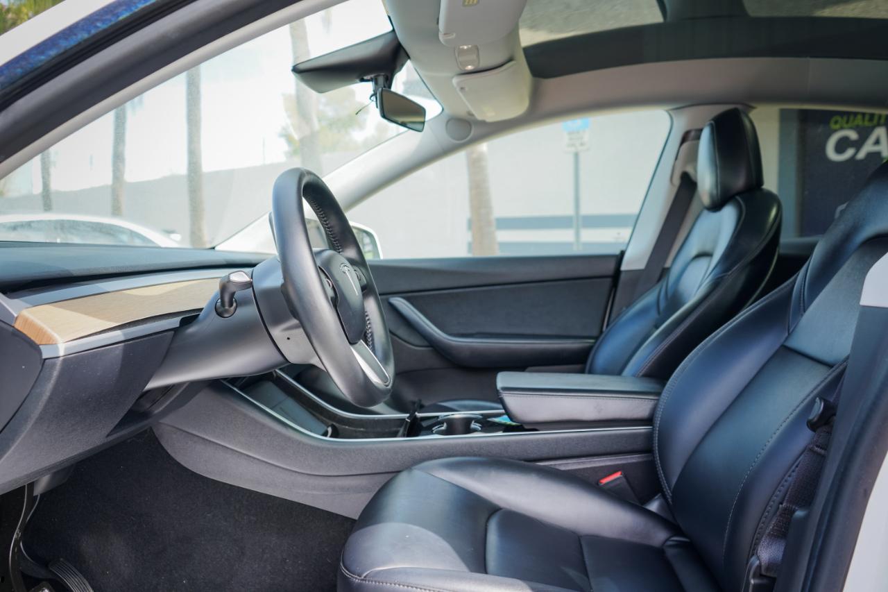 Tesla Model Y - Thumbnail 8