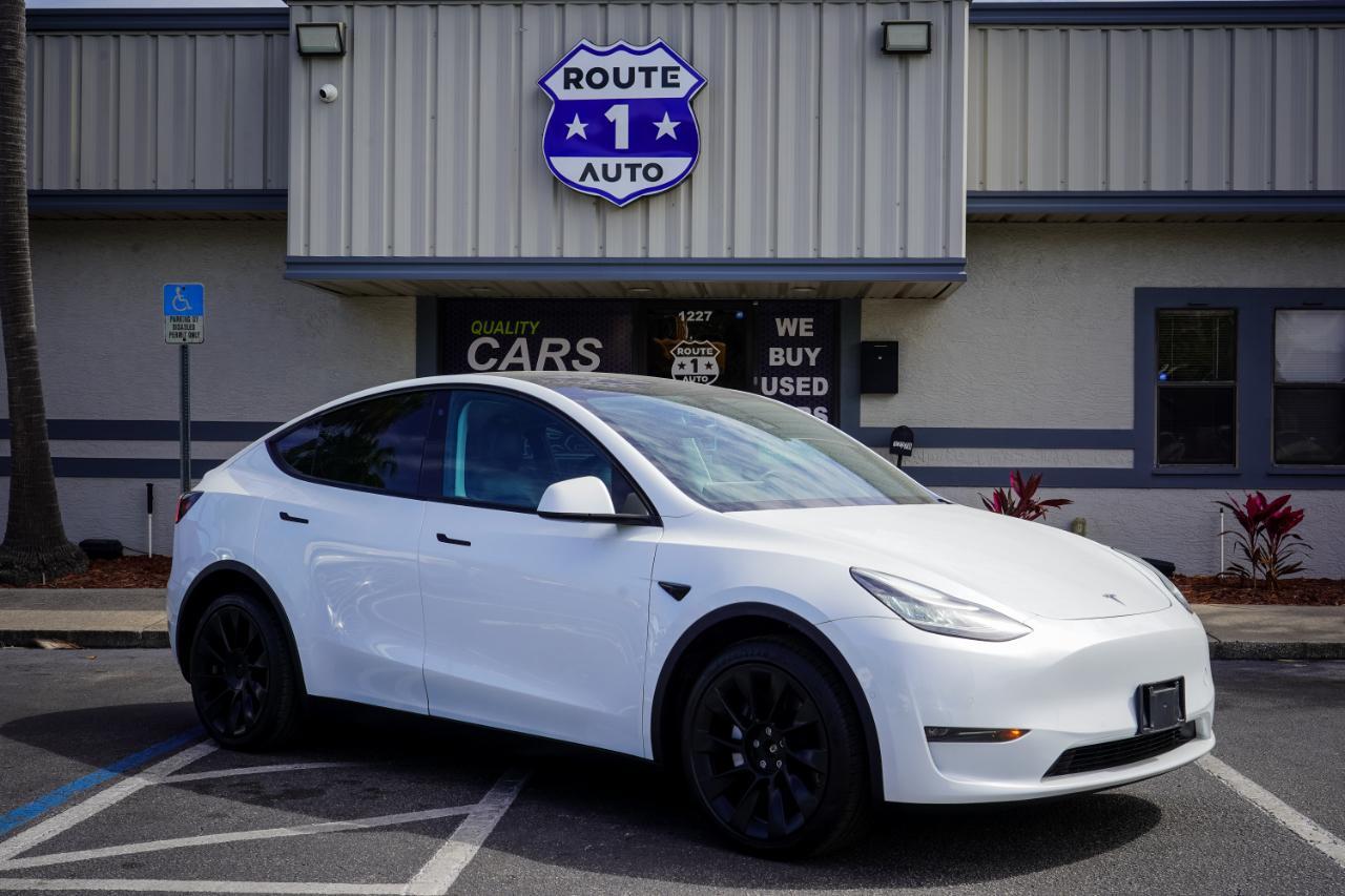 Tesla Model Y - Thumbnail 4