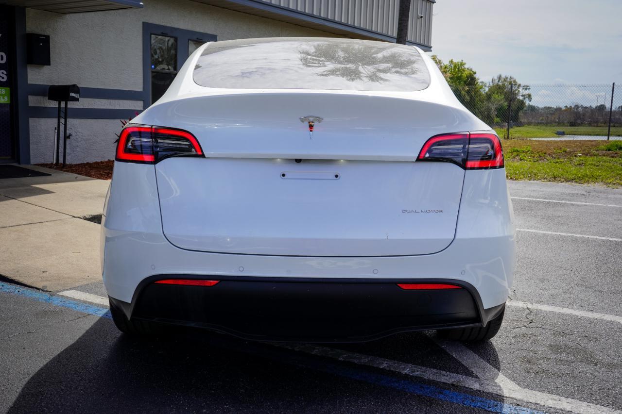 Tesla Model Y - Thumbnail 6