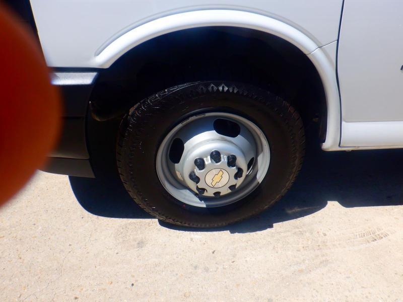 Chevrolet Express3500 Cutaway 177 In Wheelbase Box Truck - Thumbnail 10