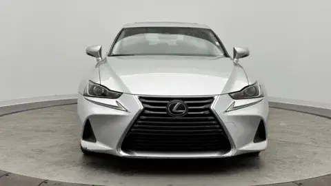 Lexus Is 300 - Thumbnail 3